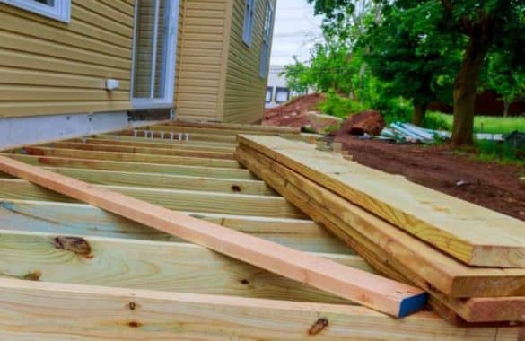 Comment poser une terrasse en bois sur de la terre battue ?