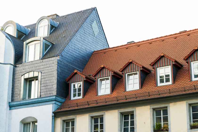 Maison avec un toit en amiante