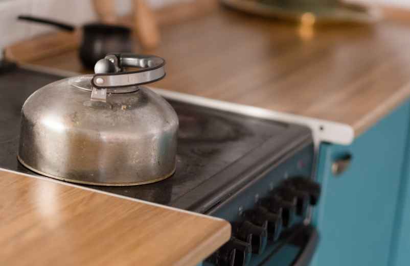 Comment nettoyer une plaque à induction naturellement ?