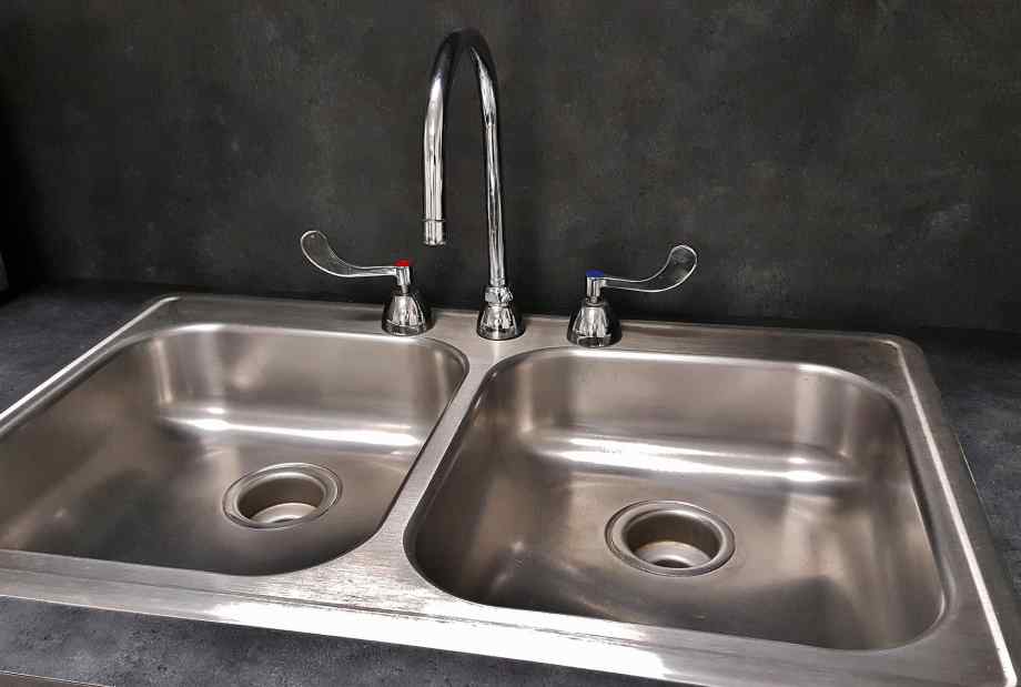 Comment traiter les mauvaises odeurs d’égout dans la maison ?