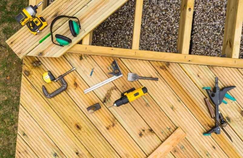 Faire une terrasse en bois sur plots béton : la méthode simple et durable qui fonctionne-Polville Habitat