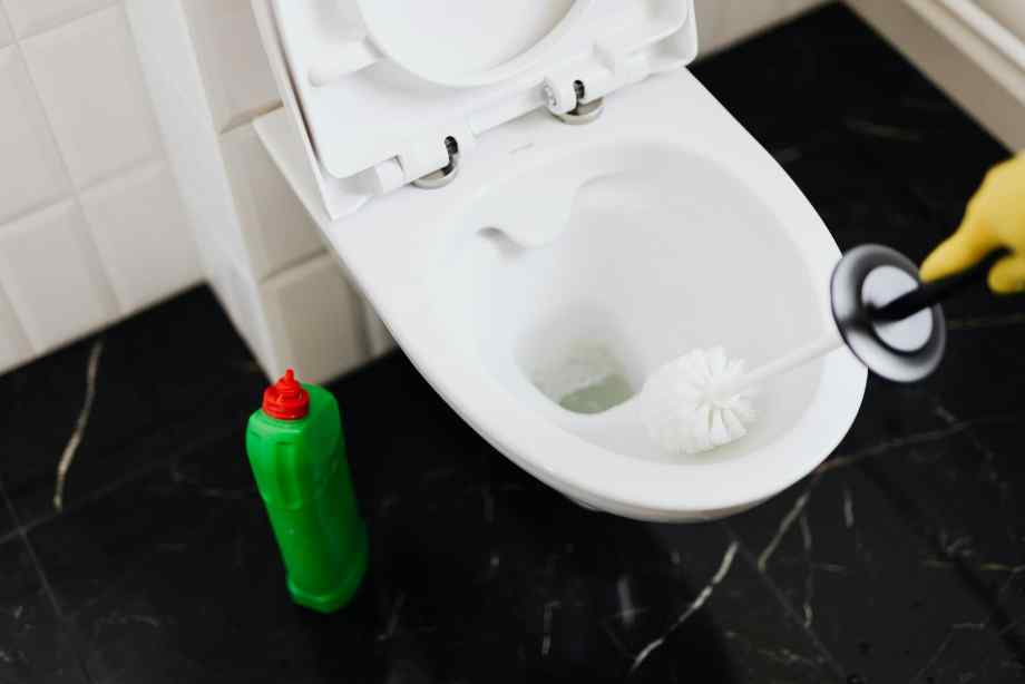 5 astuces de grand-mère pour déboucher les toilettes rapidement sans produits chimiques-Polville Habitat