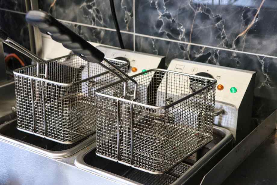 Comment nettoyer une friteuse facilement avec une astuce de grand-mère vraiment efficace ?-Polville Habitat