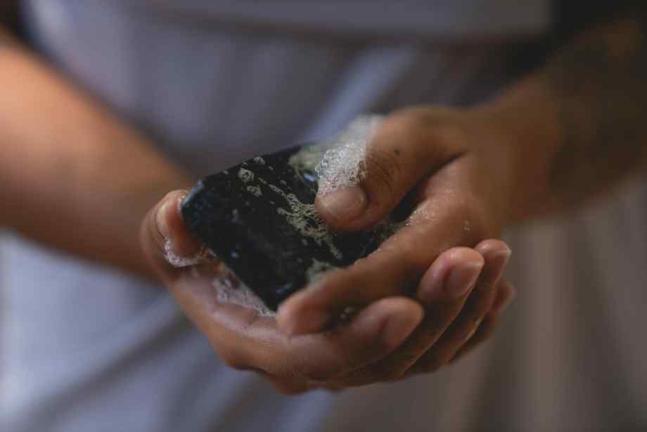 Le savon noir est-il vraiment efficace sur une terrasse très sale ?-Polville Habitat