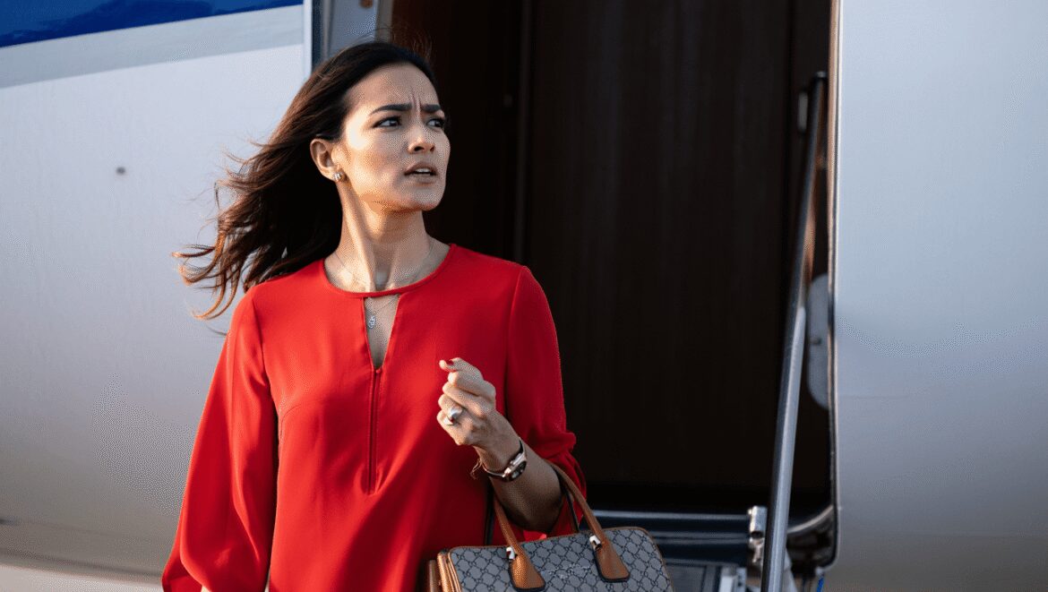 Ni le rouge ni le noir : les couleurs à ne jamais
porter en avion, selon les experts