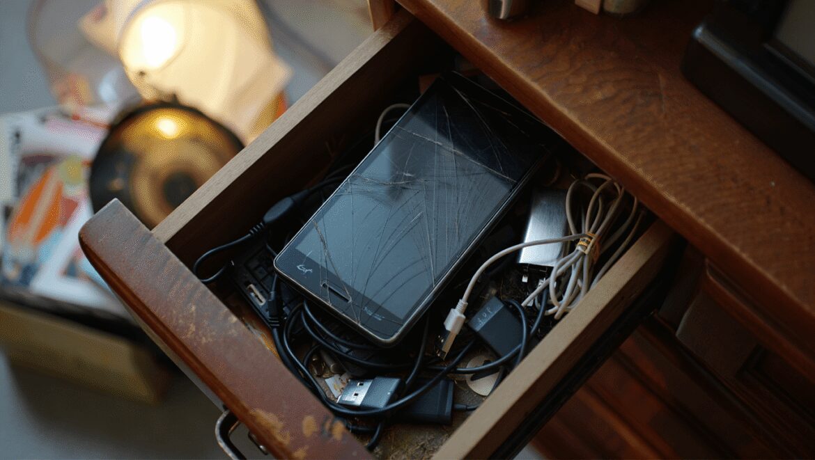 Le piège du "au cas où" : pourquoi votre vieux
smartphone oublié dans un tiroir est un danger invisible