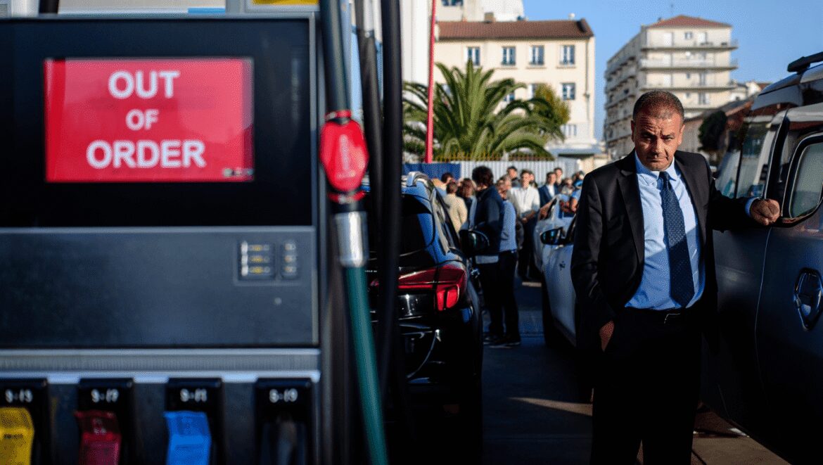 Pénurie d’essence, ce que dit vraiment la loi si
vous ne pouvez pas aller travailler